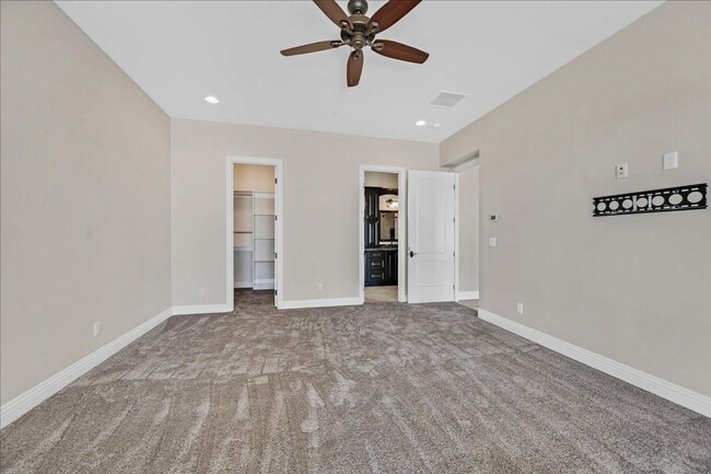 Building Photo - Custom Luxury Home with Strip and Mountain Views!
