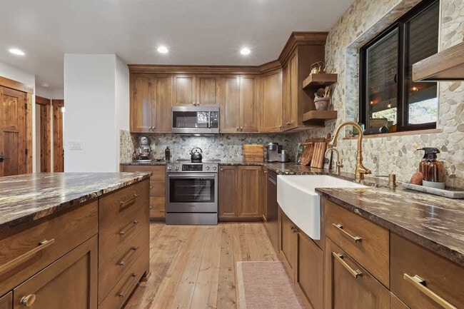 Building Photo - 18 Spur Dr