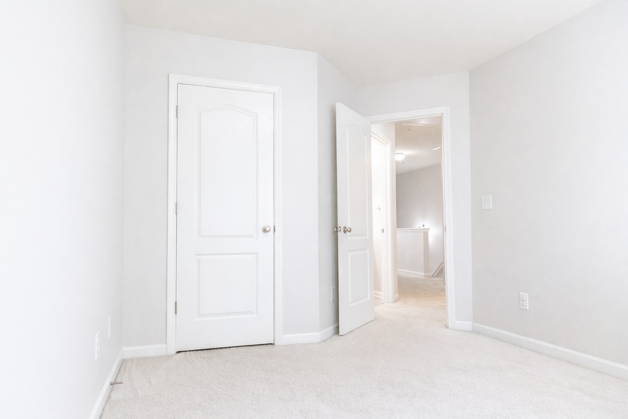 Building Photo - 544 Ridge View Xing