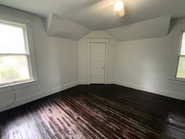Building Photo - 1207 N Walnut St