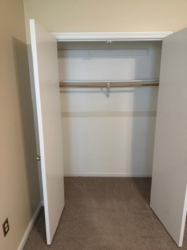 Building Photo - Ranch Home with 3BR/2BA