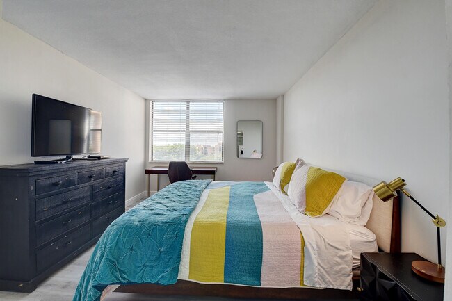 Building Photo - 600 Egret Cir