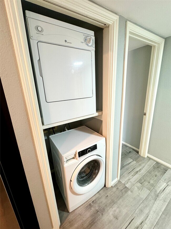 Building Photo - 14600 Fonmeadow Dr