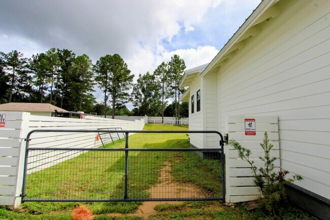 Building Photo - 3116 Pinot Way