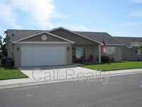 Building Photo - 826 N Fox Ridge Rd