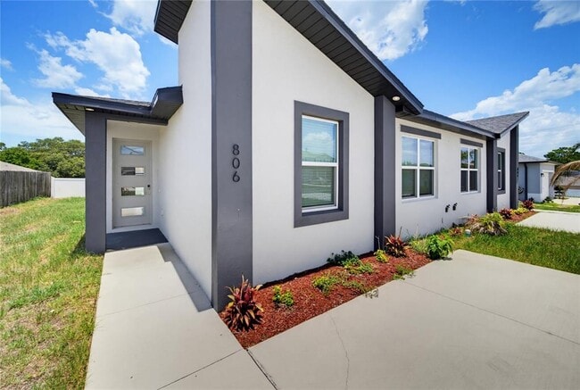 Building Photo - 806 Colville Dr