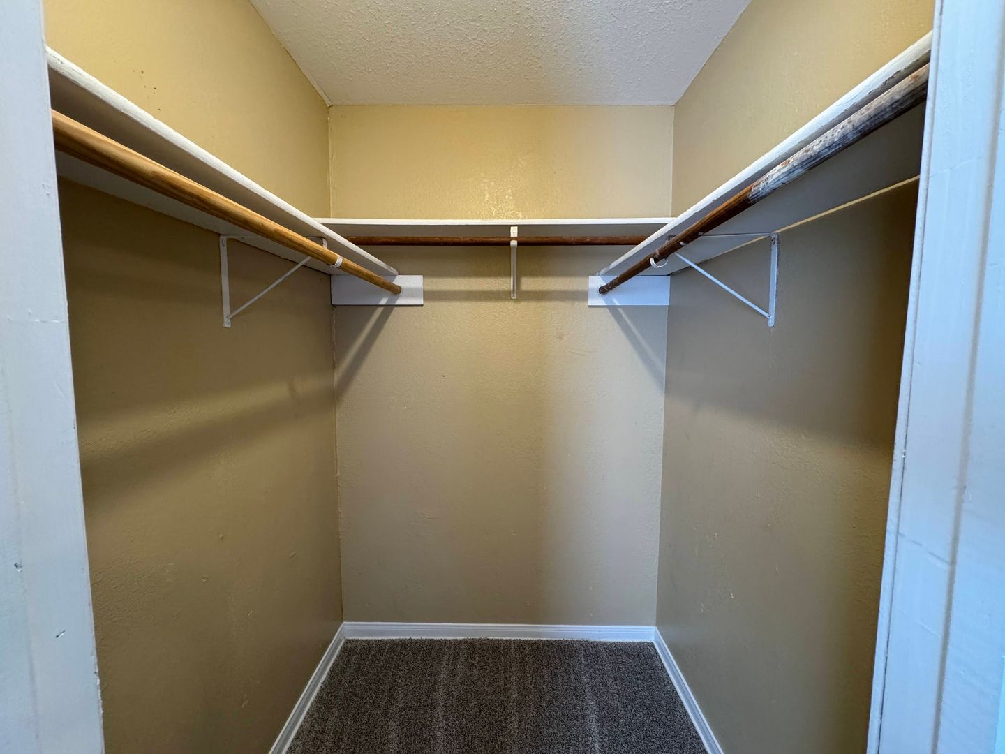 Building Photo - 4808 Rainbow Cir