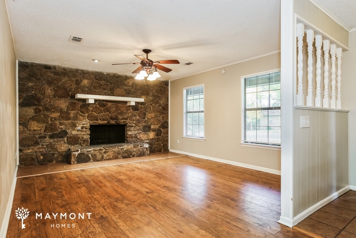 Building Photo - 17 Greenbrier Dr