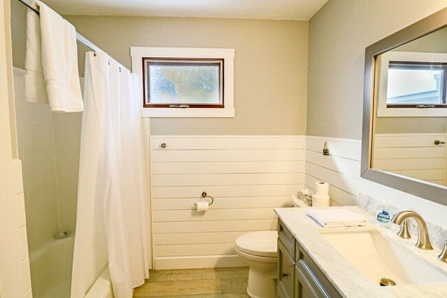 Building Photo - Charming Lakefront Home on Lake Skegemog – Off-Season Rental