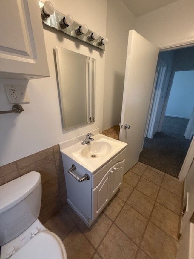 Building Photo - Charming 3-Bedroom Home Near Kenosha Dream Park