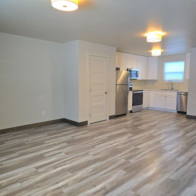 Building Photo - 2 bed, 2 bath with great views!