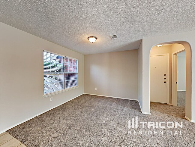 Building Photo - 1002 Windsor Ln
