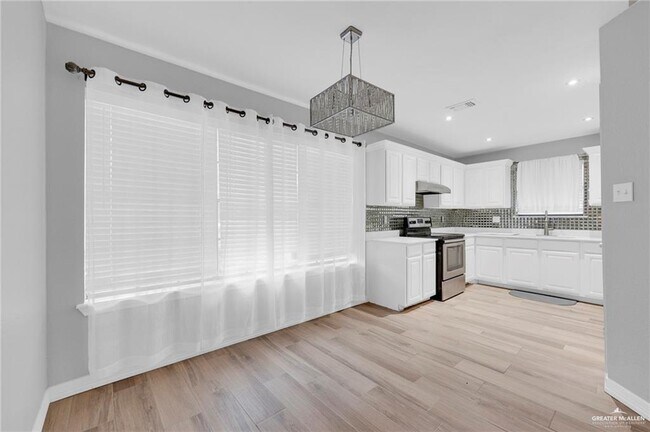 Building Photo - 18 Heritage Oaks Rd