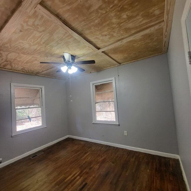 Building Photo - 112 Circle Dr