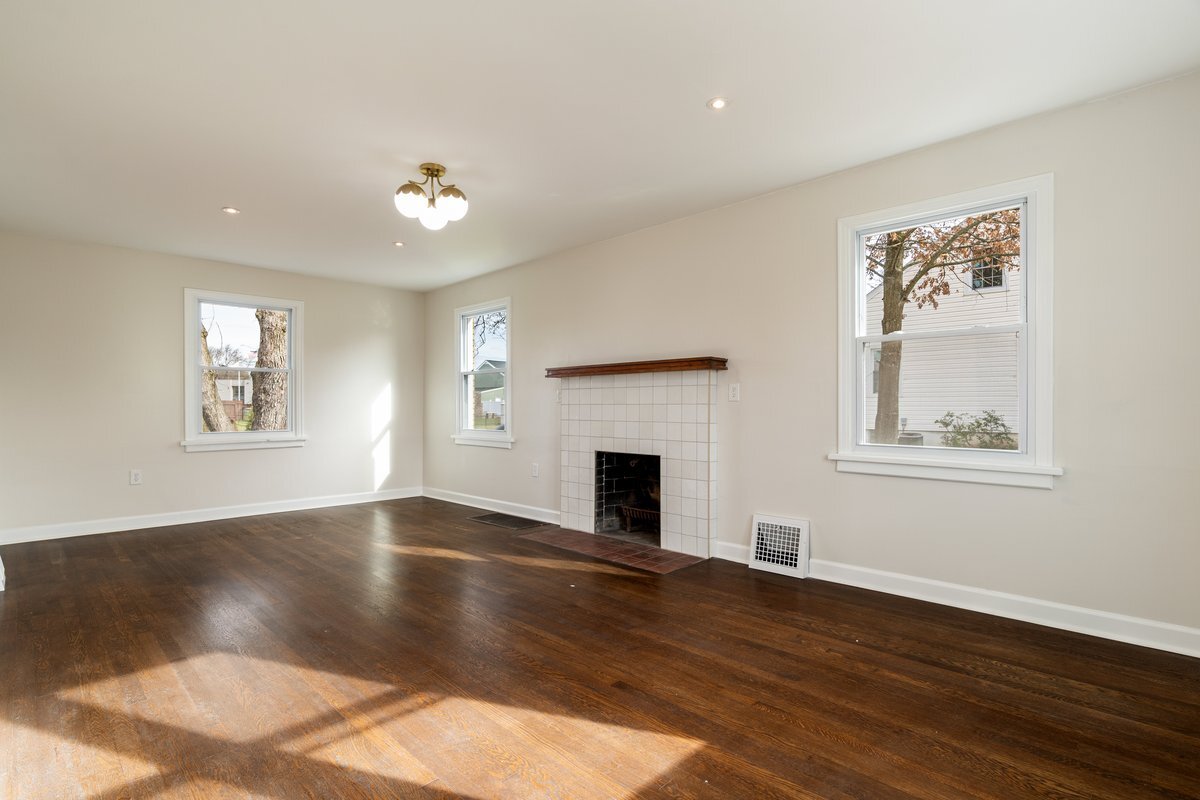 Building Photo - 2103 Oriole Dr