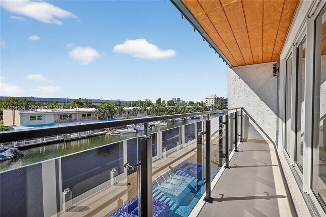 Building Photo - 3830 NE 171 St