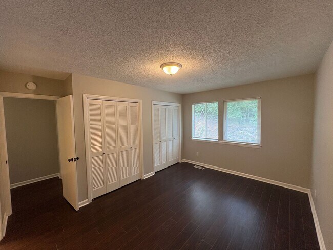 Building Photo - Four Bedroom Townhome Available Now