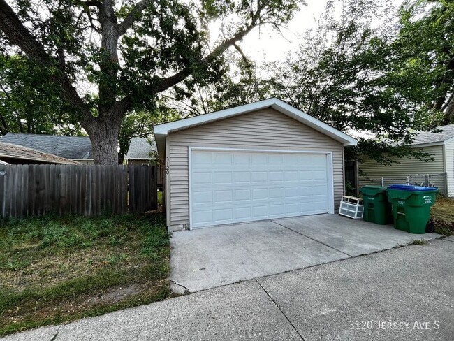 Building Photo - 3120 Jersey Ave S