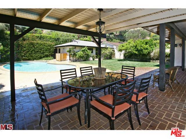 Building Photo - 2001 Coldwater Canyon Dr