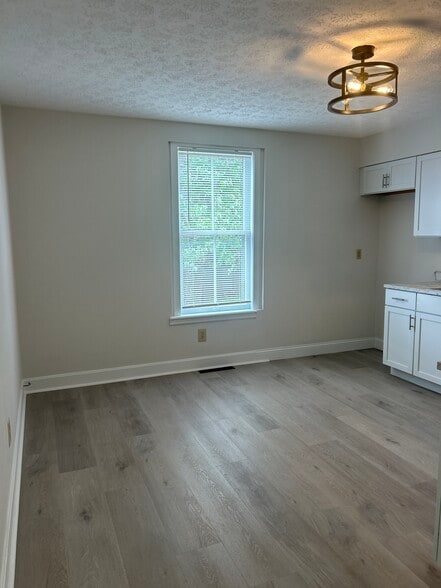 Kitchen flooring - 666 Mohawk St