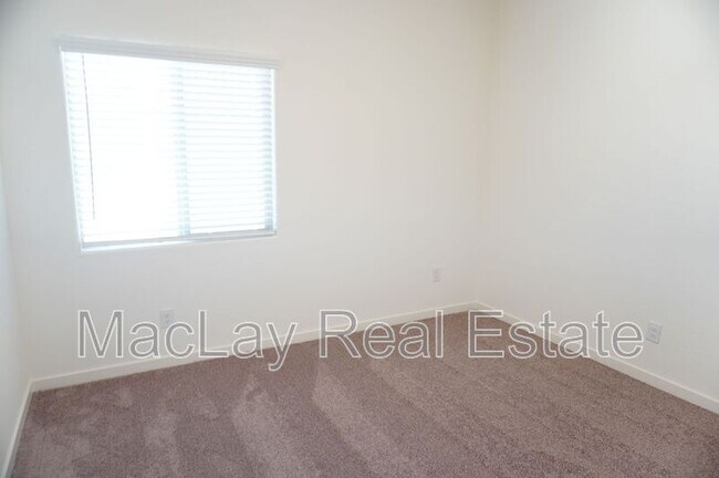 Building Photo - 627 N Crowned Dove Trail