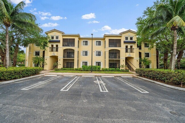 Building Photo - 3020 Alcazar Pl