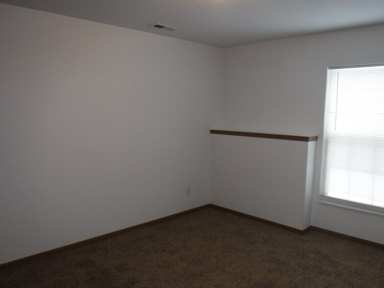 Building Photo - 5606 E Valley View Dr
