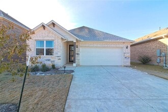 Building Photo - 113 Rocking R Ct