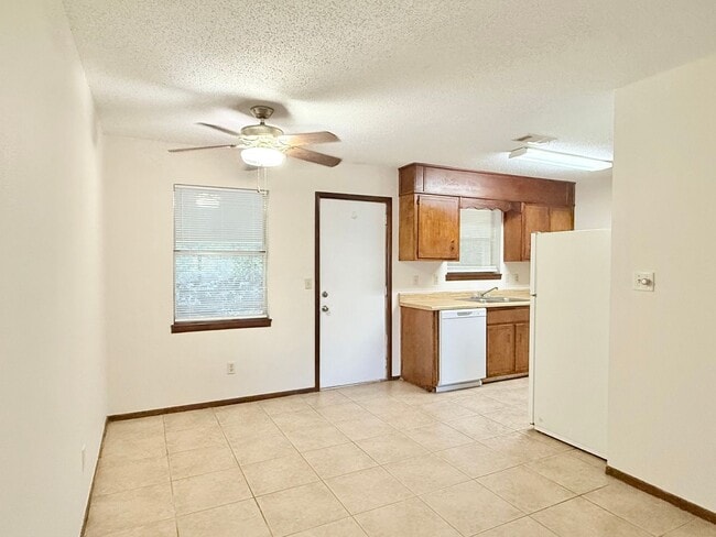 Building Photo - Charming 3-Bedroom Home