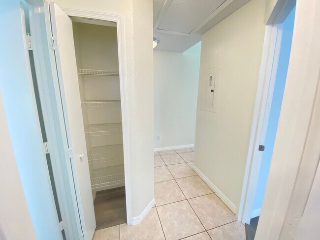 Building Photo - 227 San Gabriel St