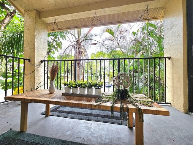 Building Photo - 9999 Summerbreeze Dr