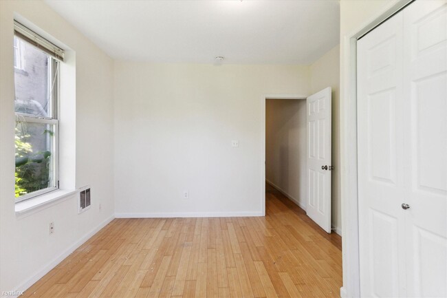 Building Photo - 2 br, 2 bath Triplex - 1616 WILLINGTON ST ...