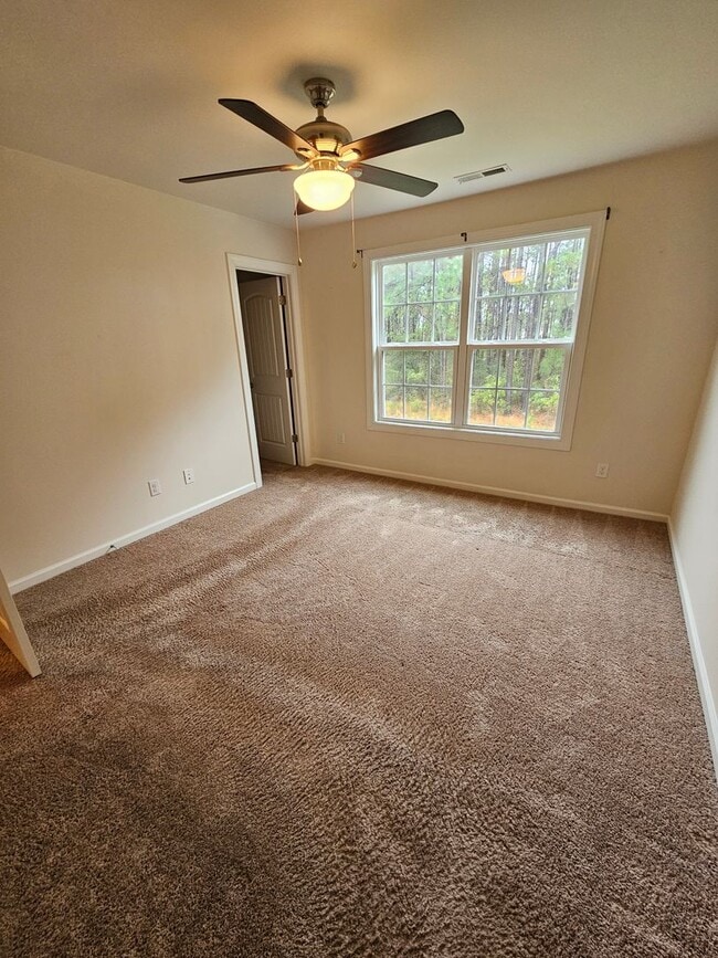 Building Photo - Townhome Close to the Beach!