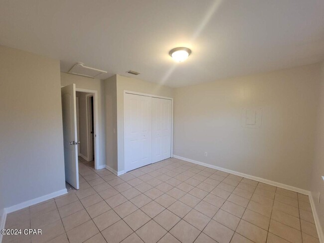 Building Photo - 5820 Hickory St