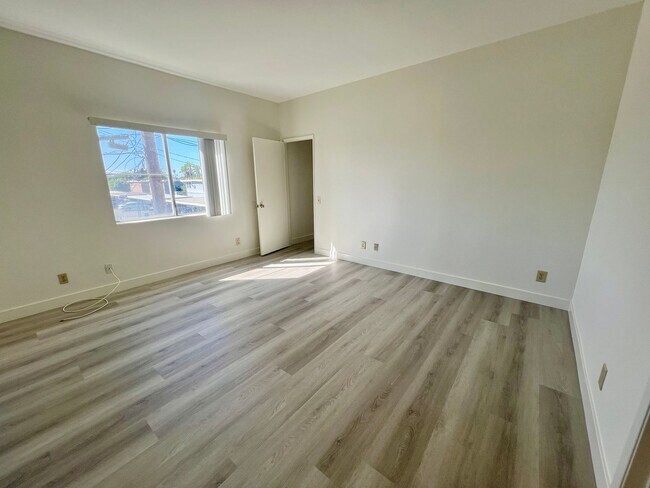 Building Photo - 702 Jay Cir