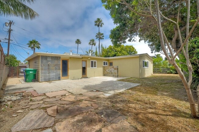 Building Photo - Coastal Living - Minutes from the Beach