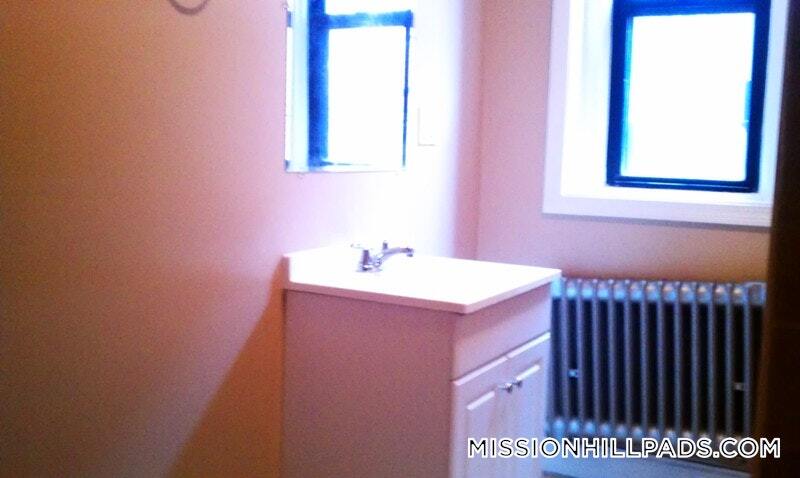 Building Photo - 252 Warren St