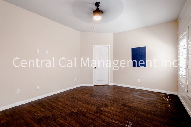 Building Photo - 4 Bedroom/2 Bath Home in the Southwest - $2595 Per Month!
