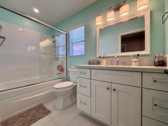 Building Photo - Beautiful 4 Bedroom Pool Home with Solar i...