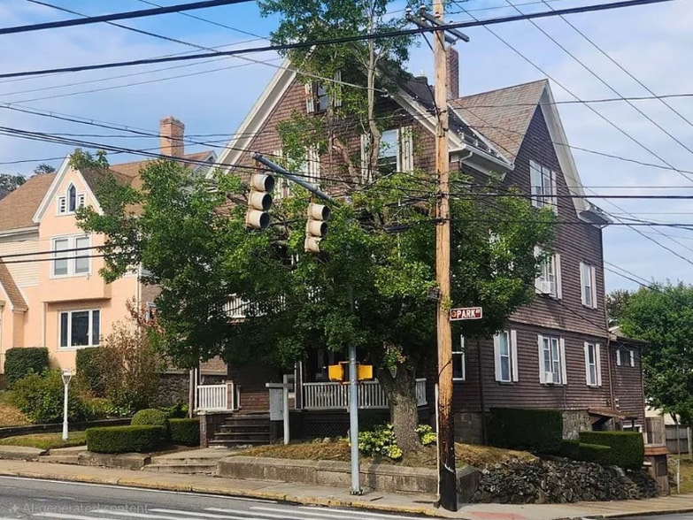 Primary Photo - 529 Park Ave