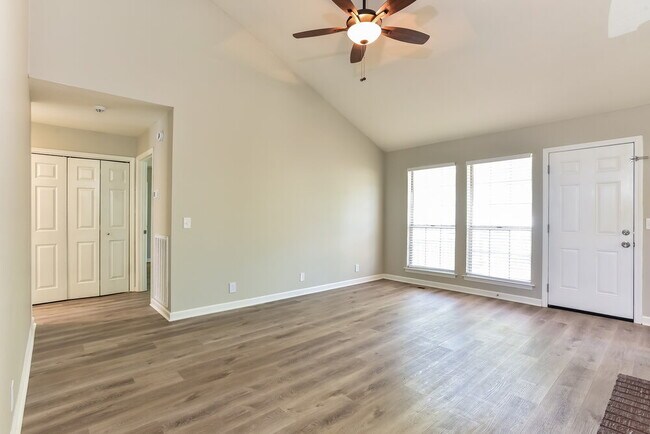 Building Photo - 6009 Legend Dr