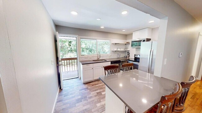 Building Photo - 32 Marion St