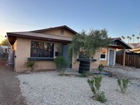 Building Photo - Remodeled 3 bedrooms, 2baths house in Impe...