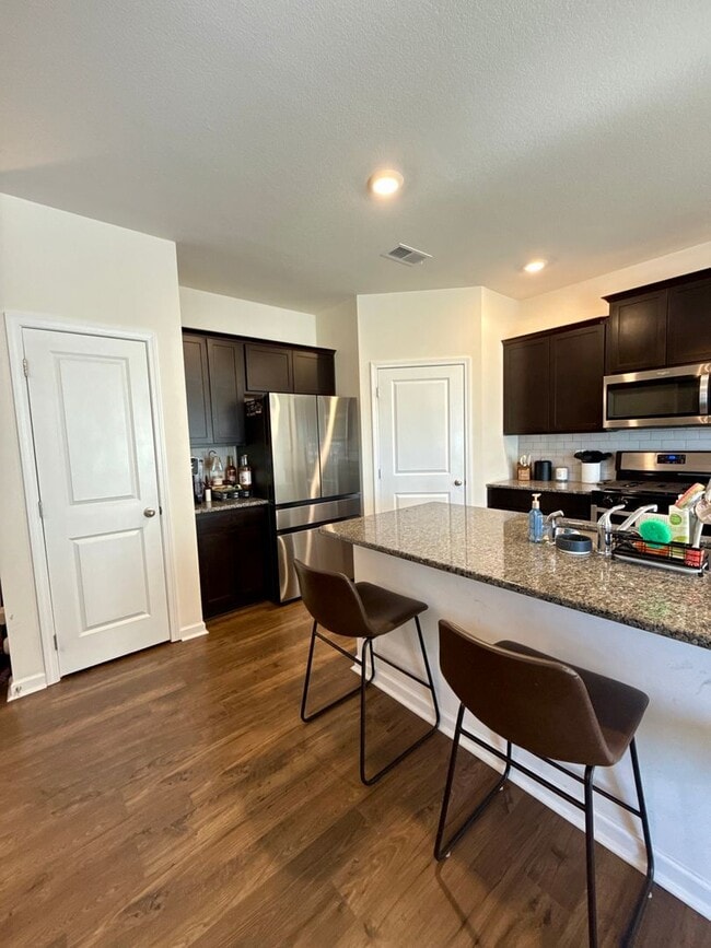 Building Photo - 215 Wanderlust Ct