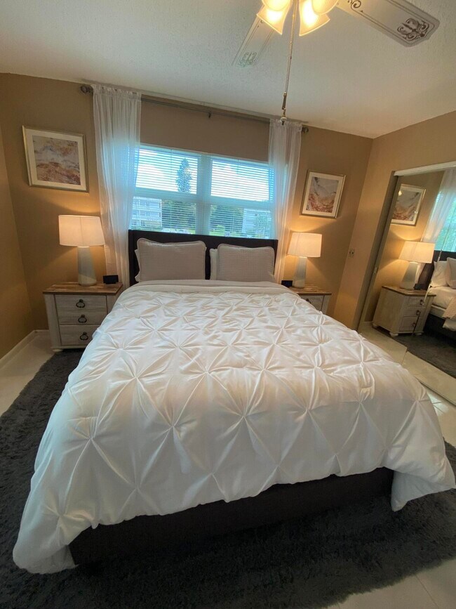 Building Photo - 72 Newport D