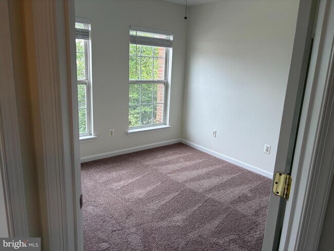 Building Photo - 44221 Suscon Square