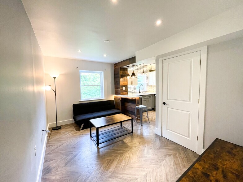 Building Photo - 4027 Beechwood Blvd