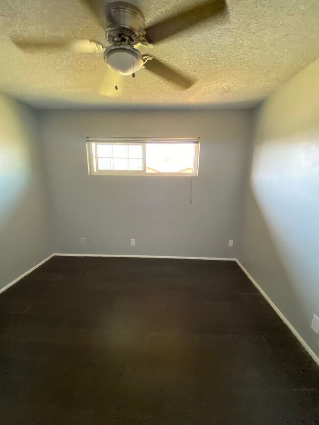 Building Photo - 2813 Coventry Dr