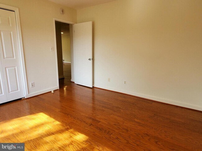 Building Photo - 6050 California Cir