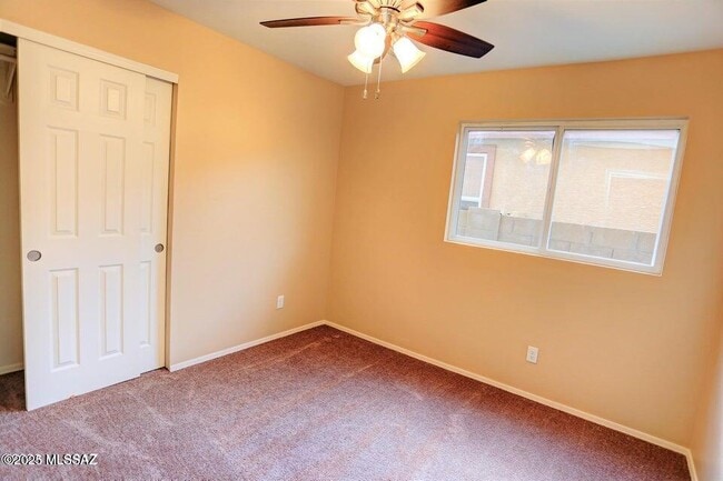 Building Photo - 727 W Buffalo Grass Dr